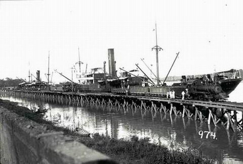 Porto de Porto Velho, onde os navios viam buscar a carga dos trens